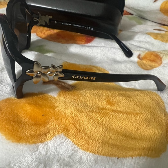 Coach sunglasses - Picture 3 of 7